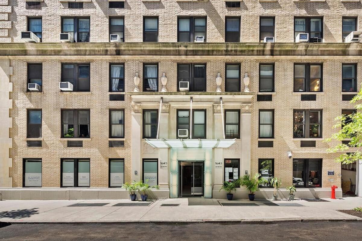73-519 New Studio Uws Doorman Gym New York Bagian luar foto