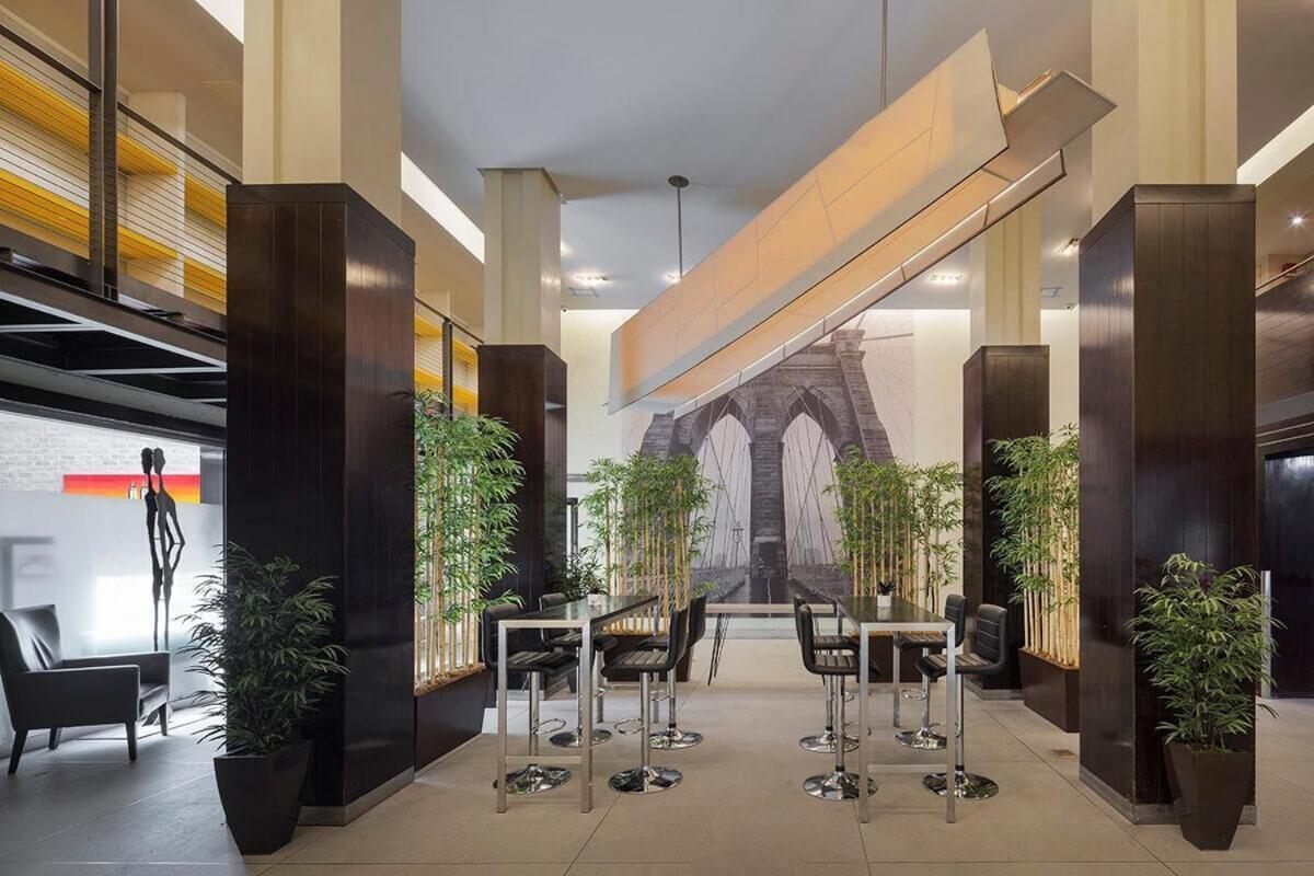 73-519 New Studio Uws Doorman Gym New York Bagian luar foto